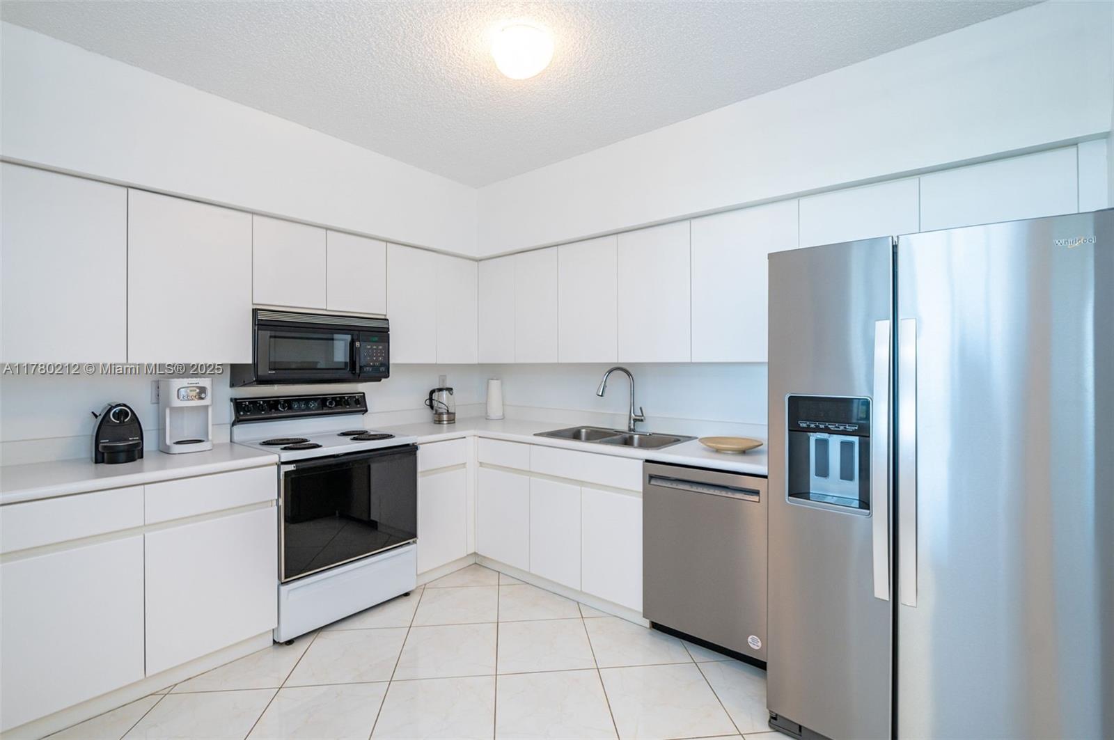 THE WAVES CONDO - Residential Lease