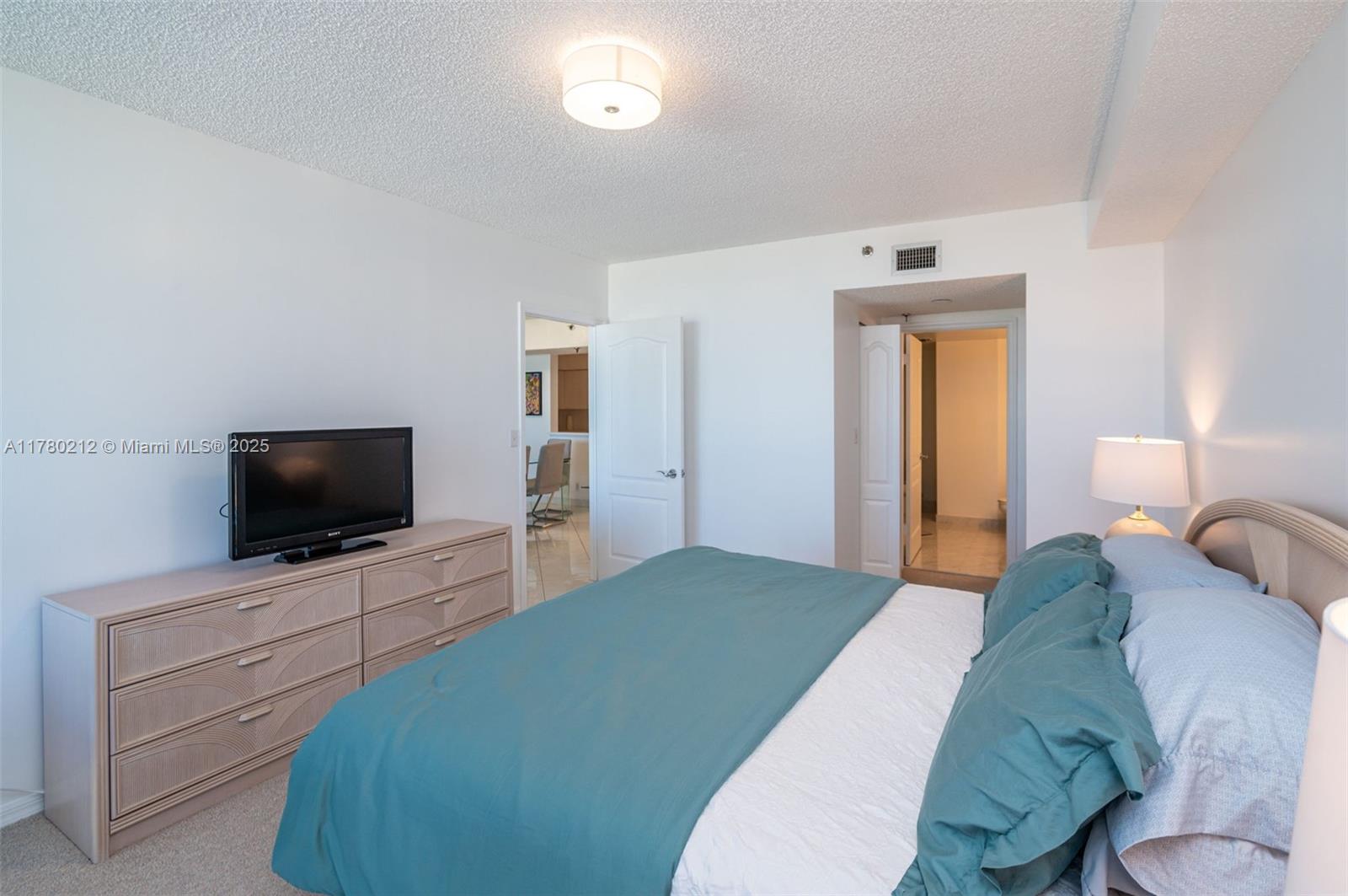 THE WAVES CONDO - Residential Lease
