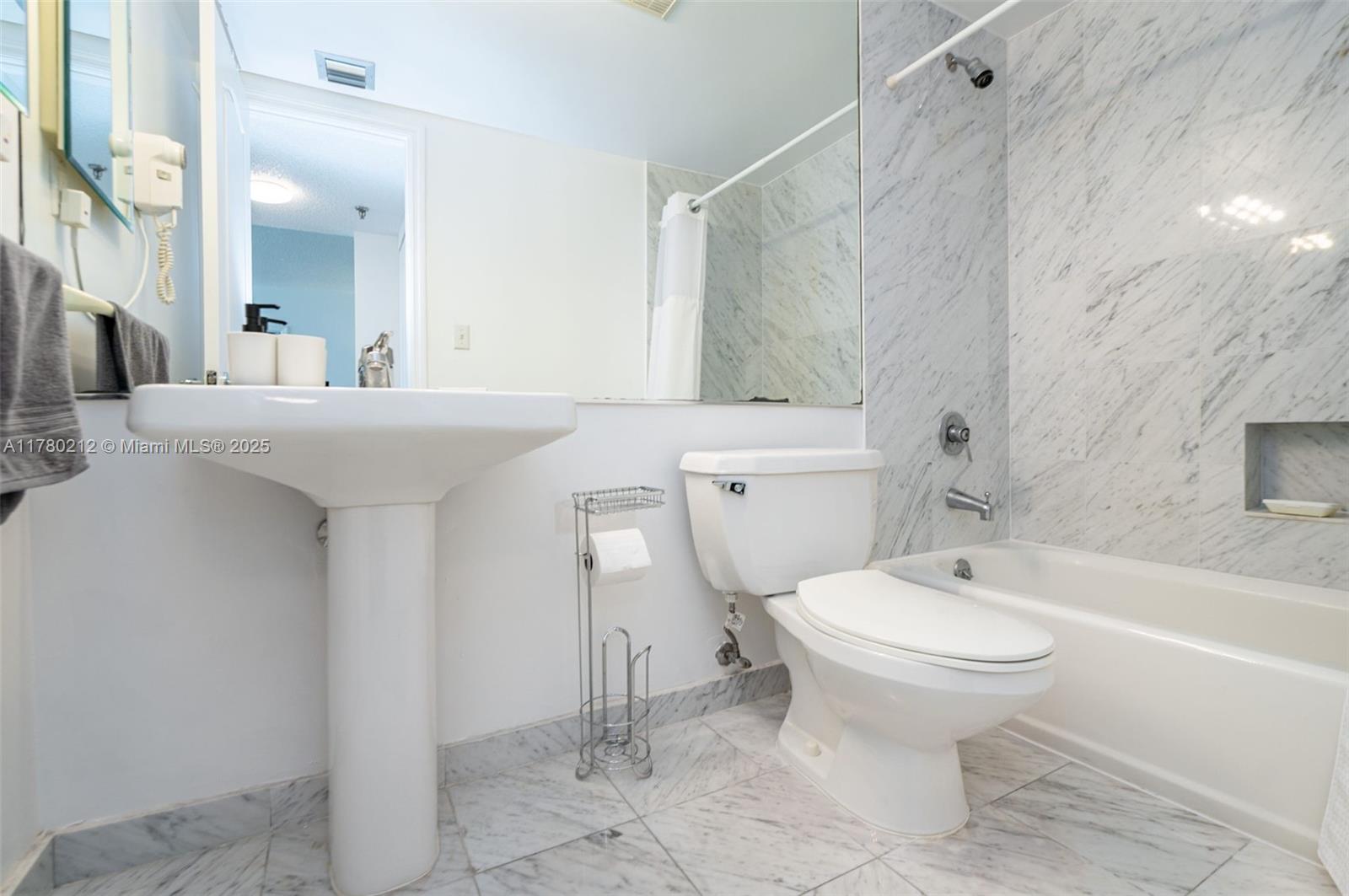 THE WAVES CONDO - Residential Lease