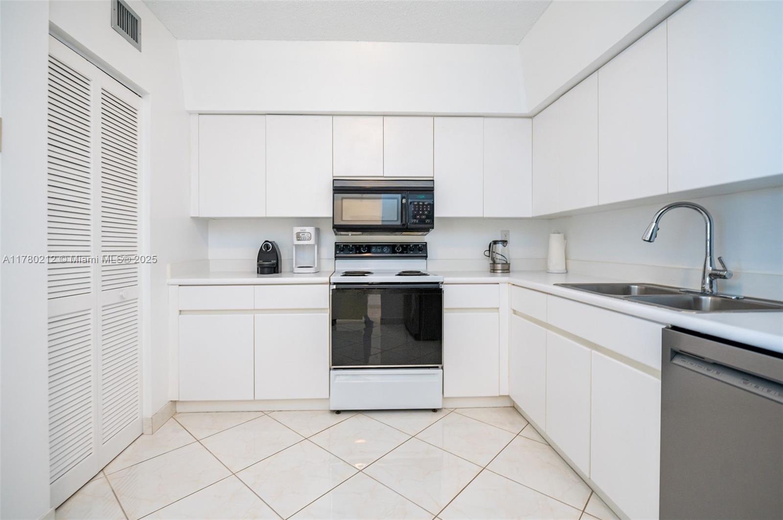 THE WAVES CONDO - Residential Lease