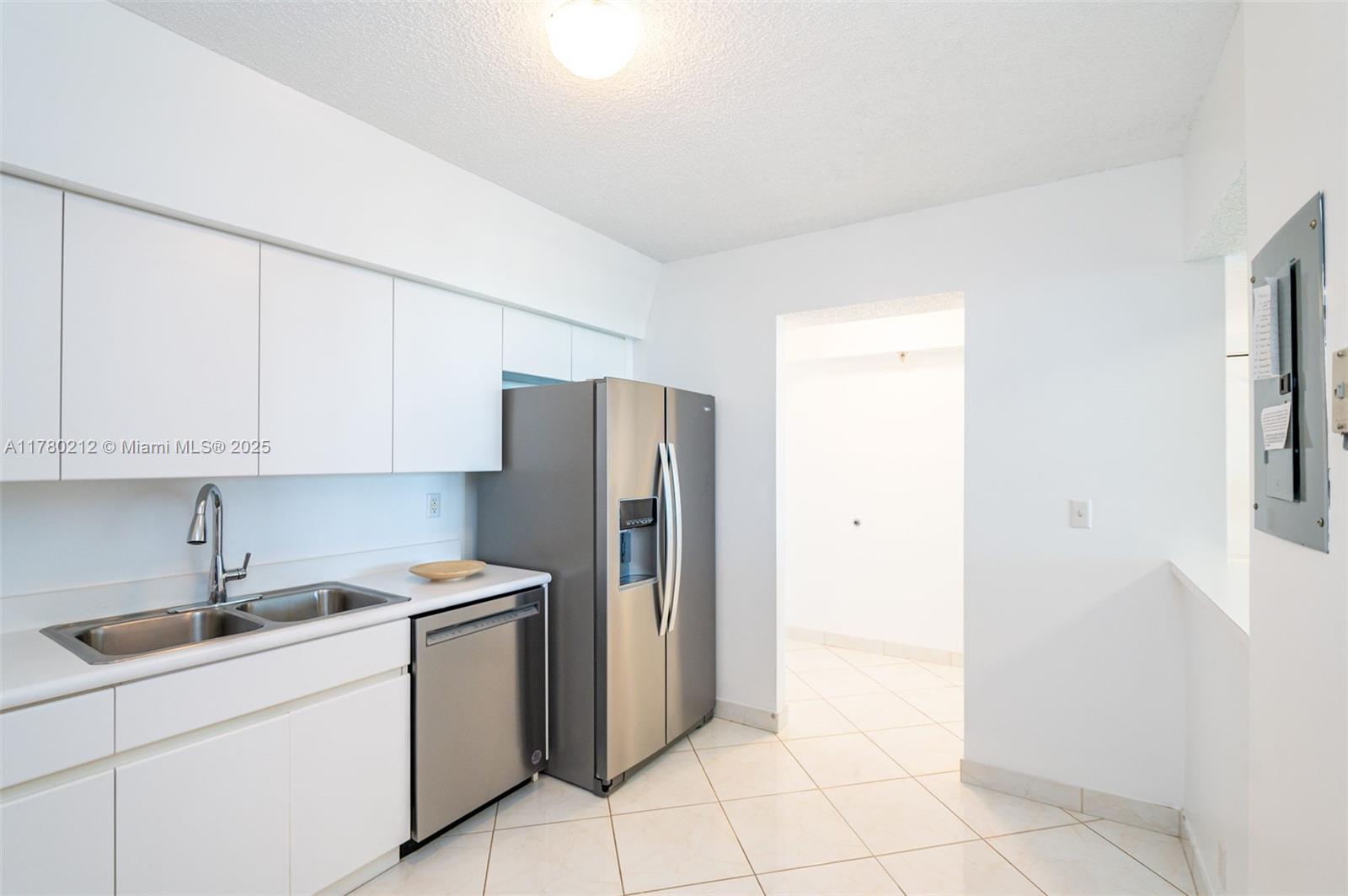 THE WAVES CONDO - Residential Lease