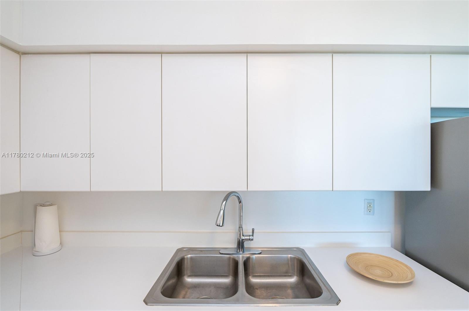 THE WAVES CONDO - Residential Lease