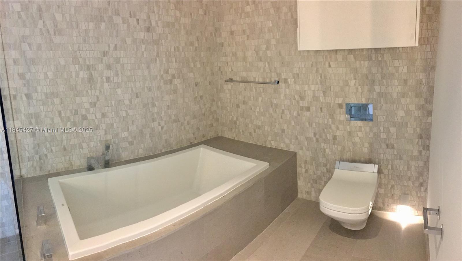 88 SW 7th St 2305