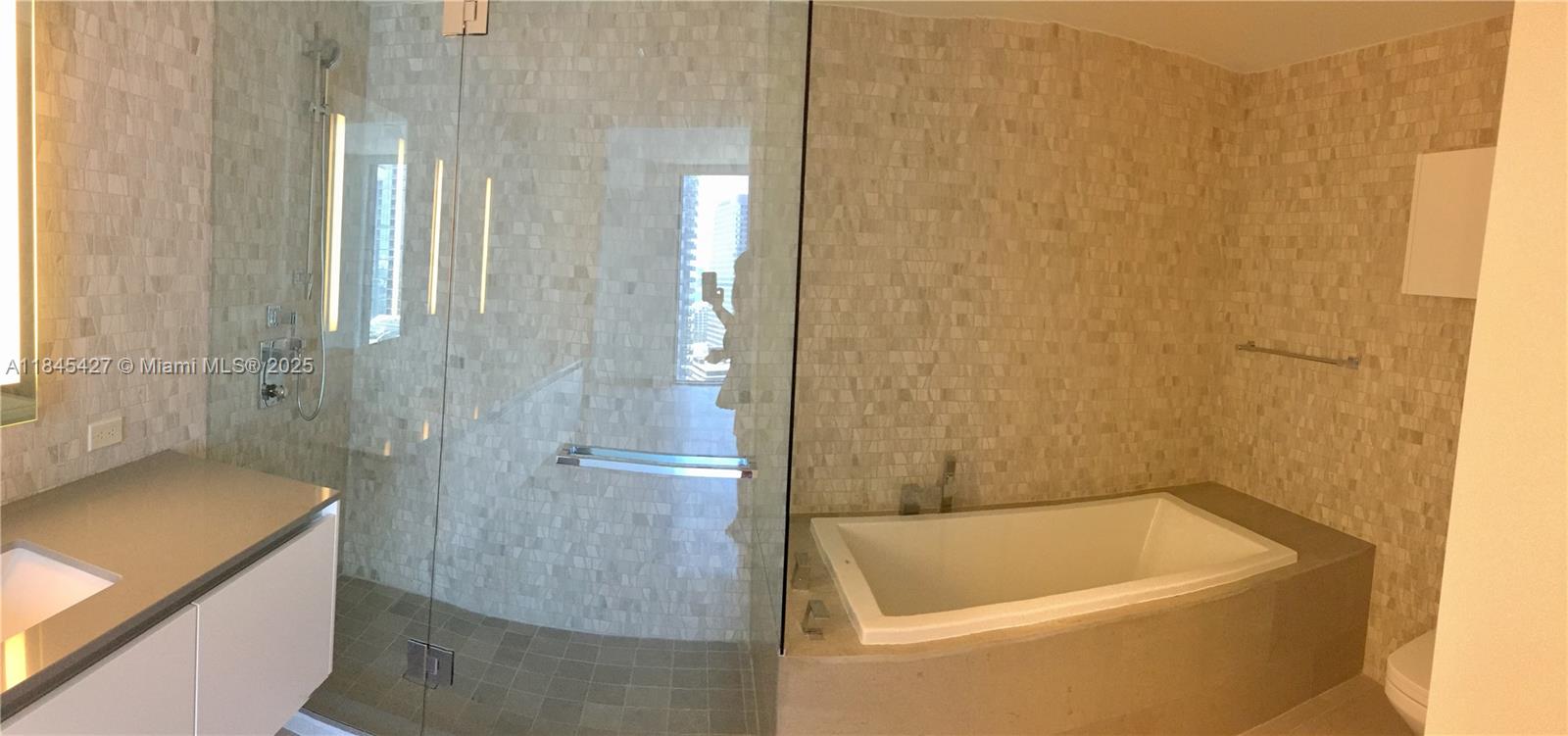 RISE CONDO - Residential