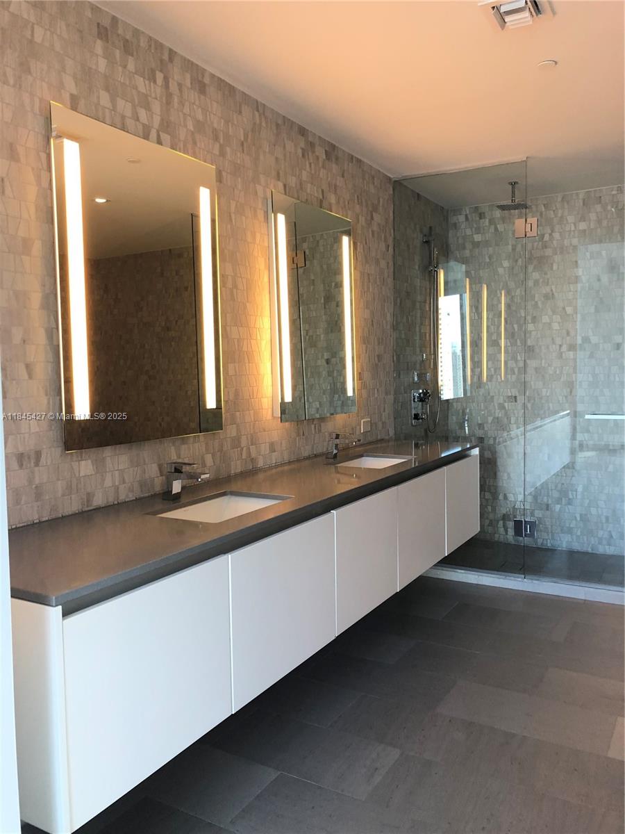 RISE CONDO - Residential