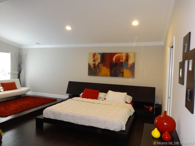 Moors Twnhs - Residential