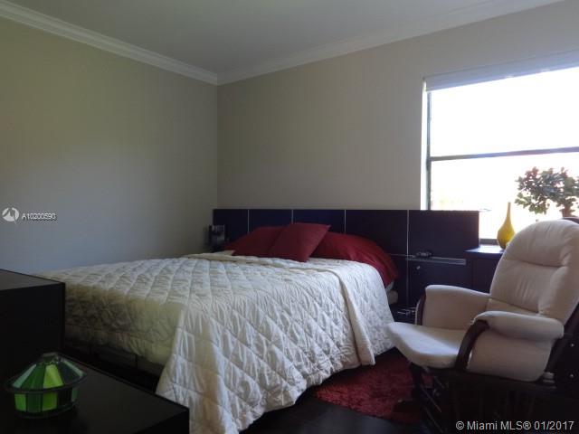 Moors Twnhs - Residential