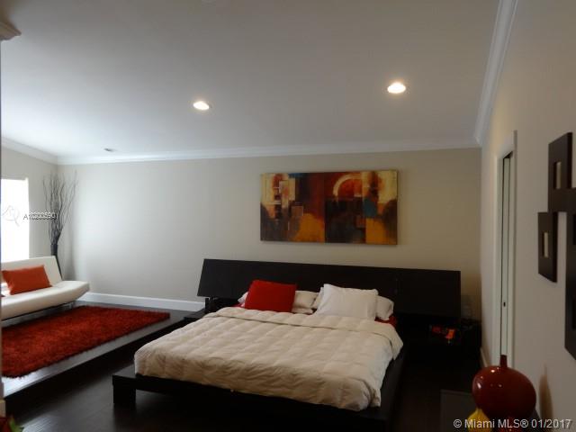 Moors Twnhs - Residential