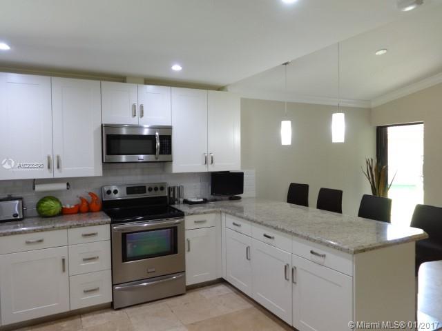 Moors Twnhs - Residential