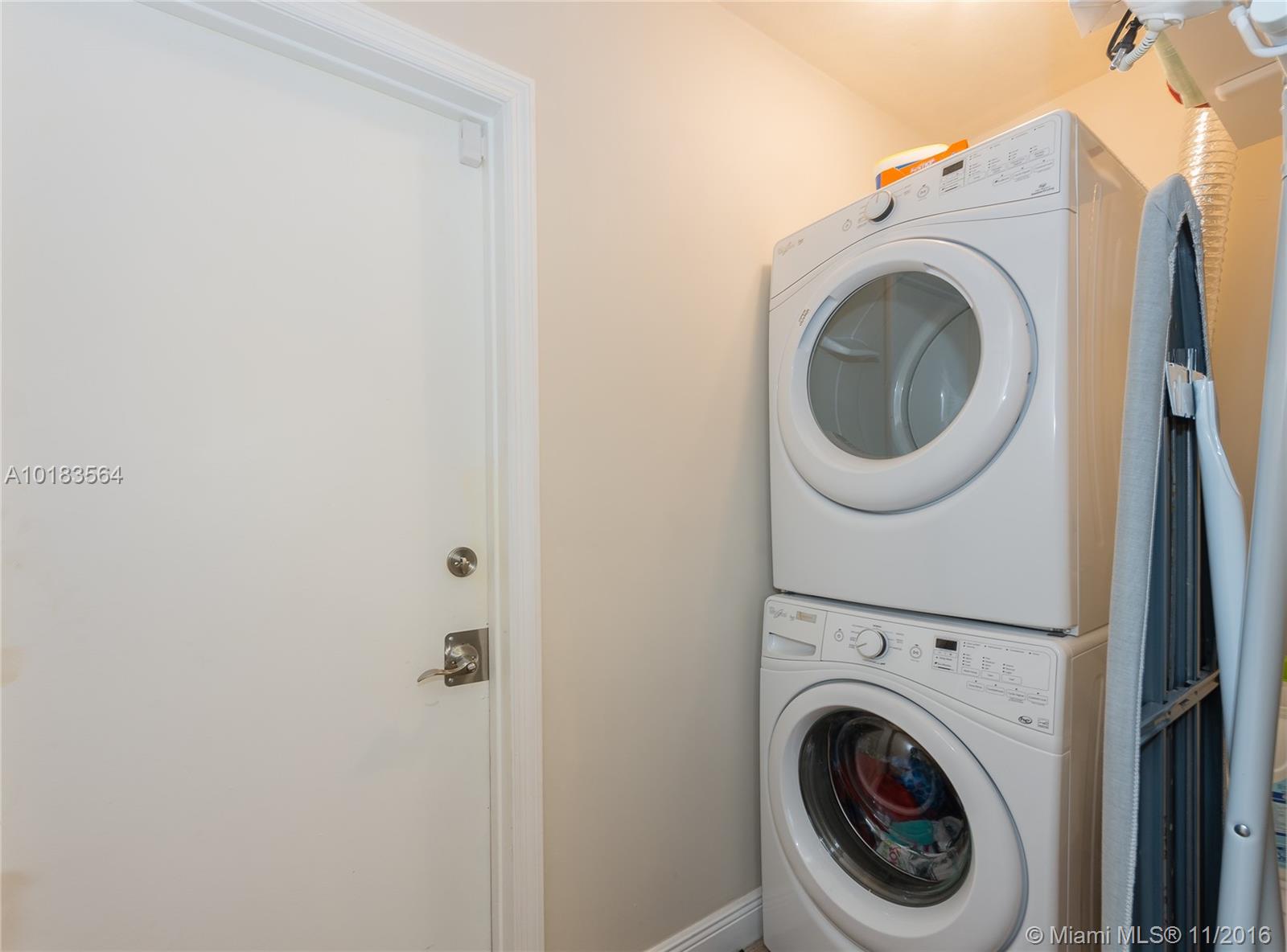 28 54 40 DARLINGTON MANOR - Residential