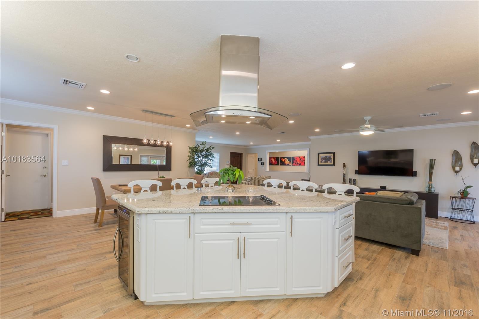 28 54 40 DARLINGTON MANOR - Residential