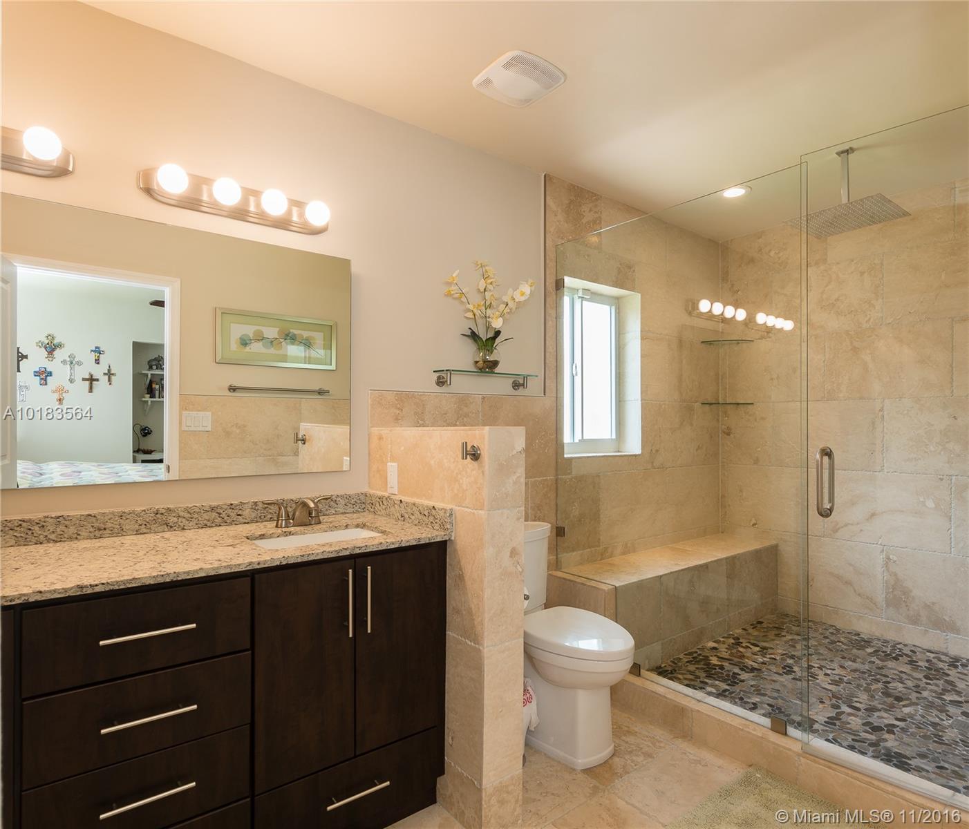 28 54 40 DARLINGTON MANOR - Residential