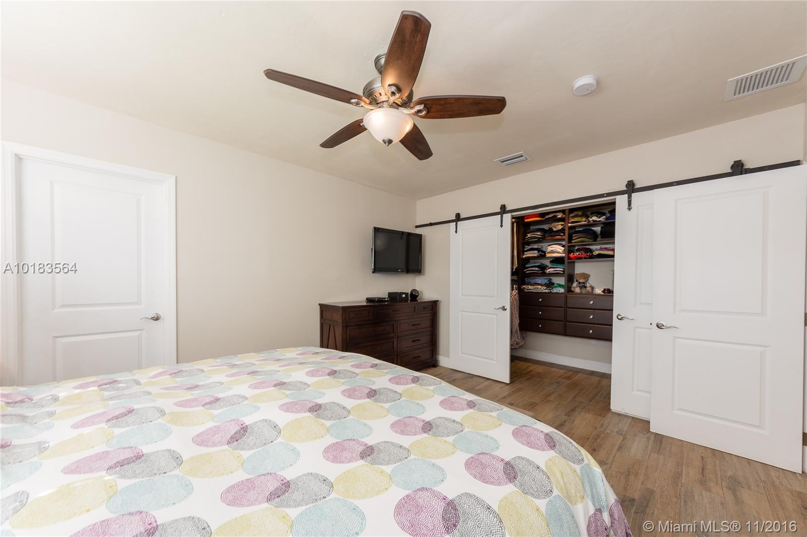 28 54 40 DARLINGTON MANOR - Residential