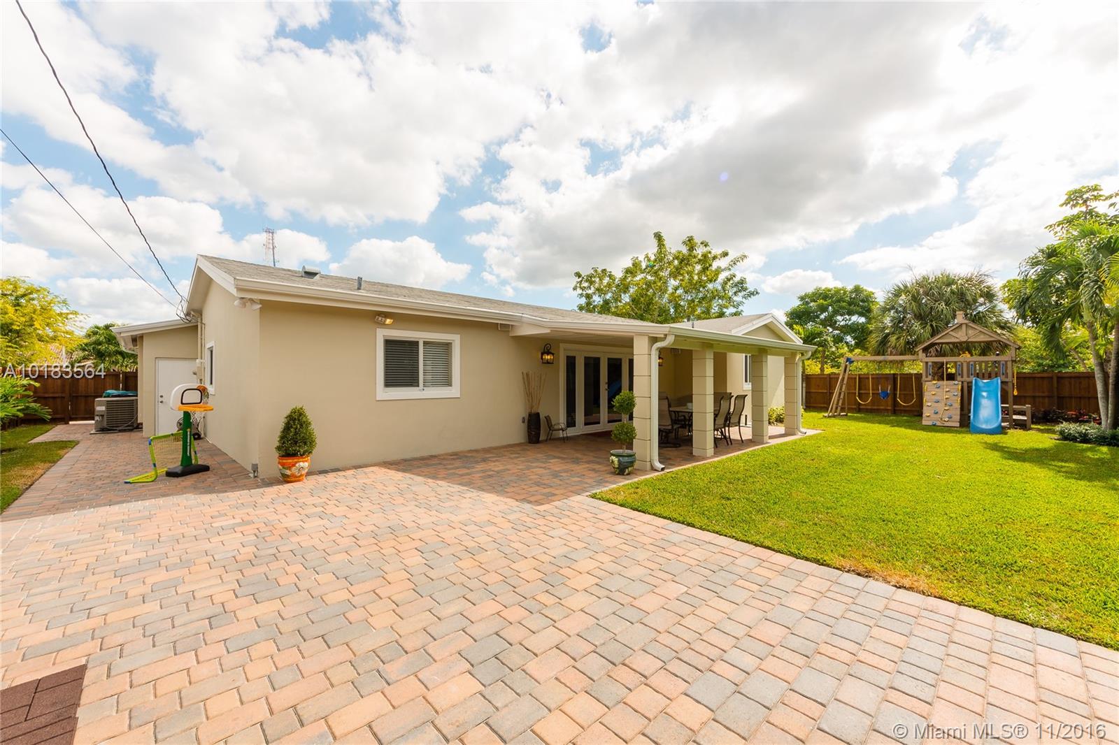 28 54 40 DARLINGTON MANOR - Residential