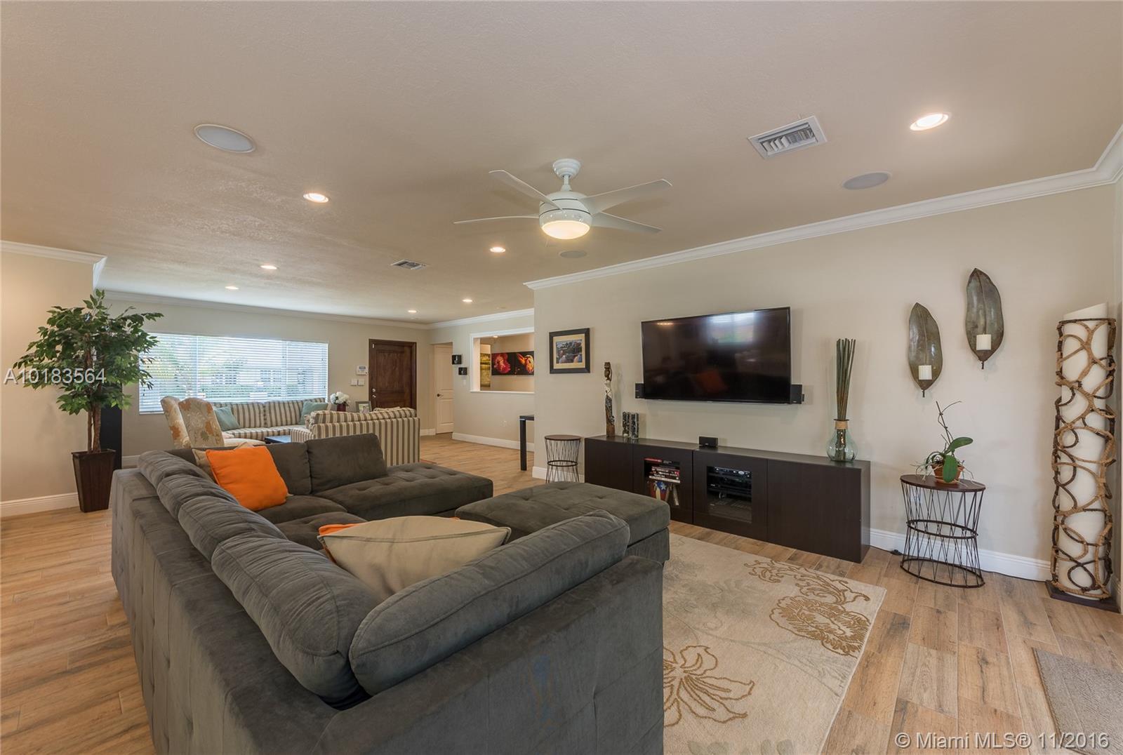 28 54 40 DARLINGTON MANOR - Residential