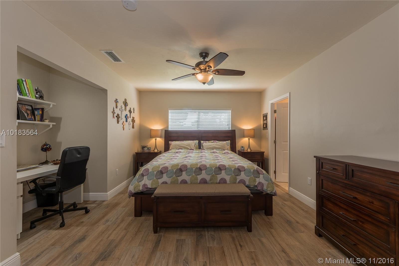 28 54 40 DARLINGTON MANOR - Residential