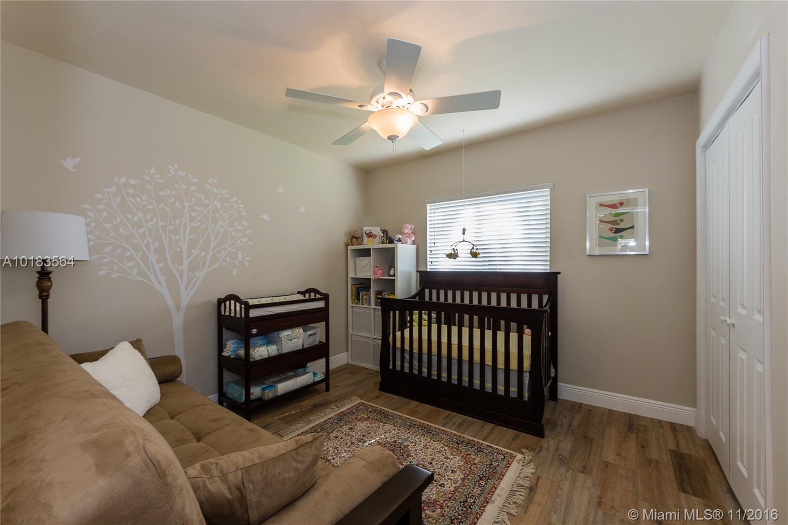 28 54 40 DARLINGTON MANOR - Residential