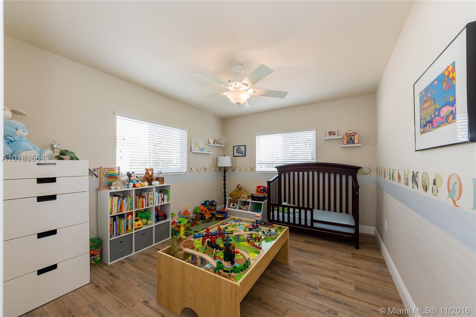 28 54 40 DARLINGTON MANOR - Residential