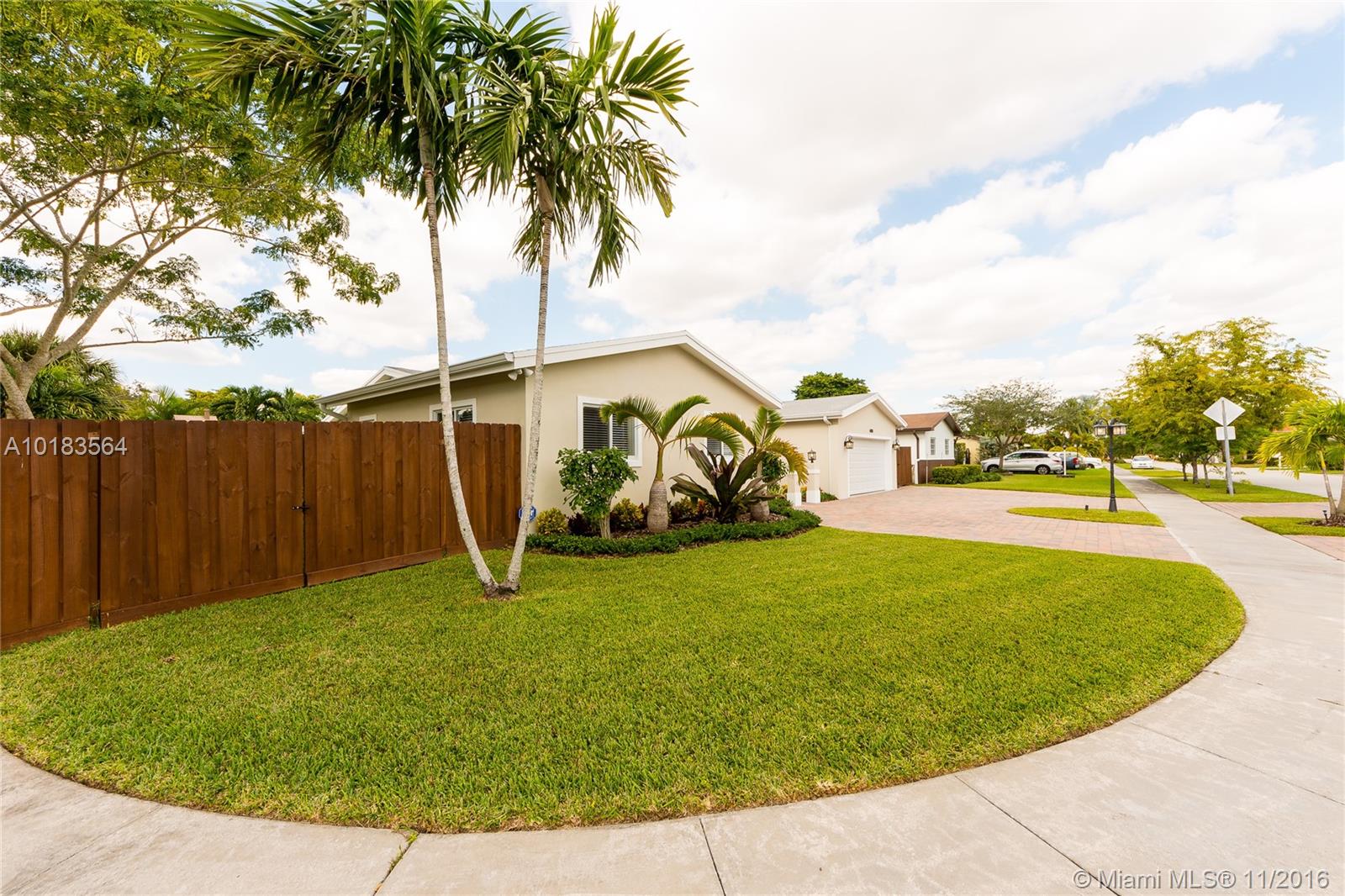 28 54 40 DARLINGTON MANOR - Residential