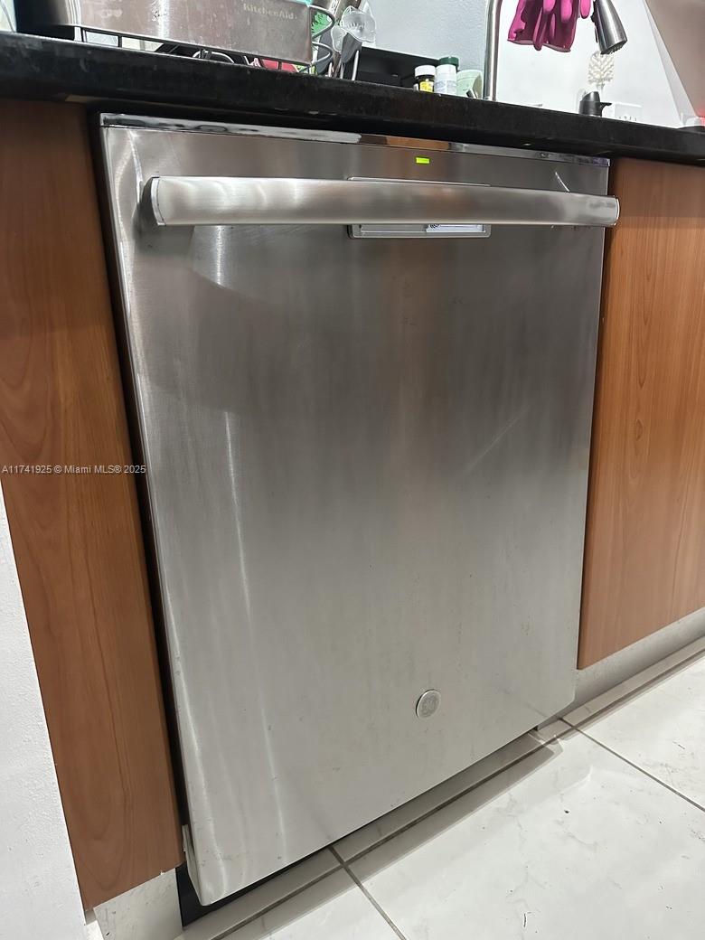 VENTURE AT AVENTURA WEST - Residential