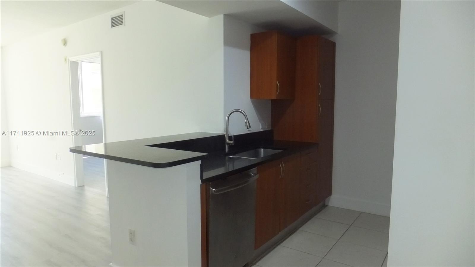 VENTURE AT AVENTURA WEST - Residential