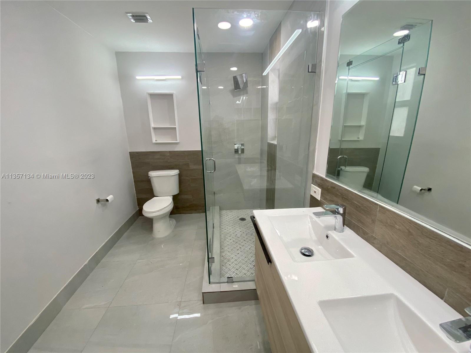 WOODCREST - Residential Lease