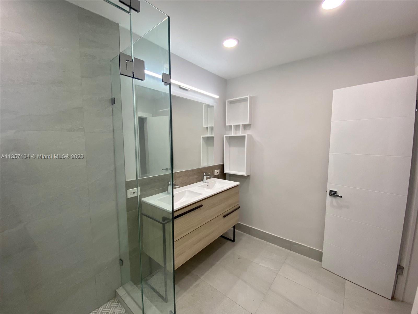 WOODCREST - Residential Lease