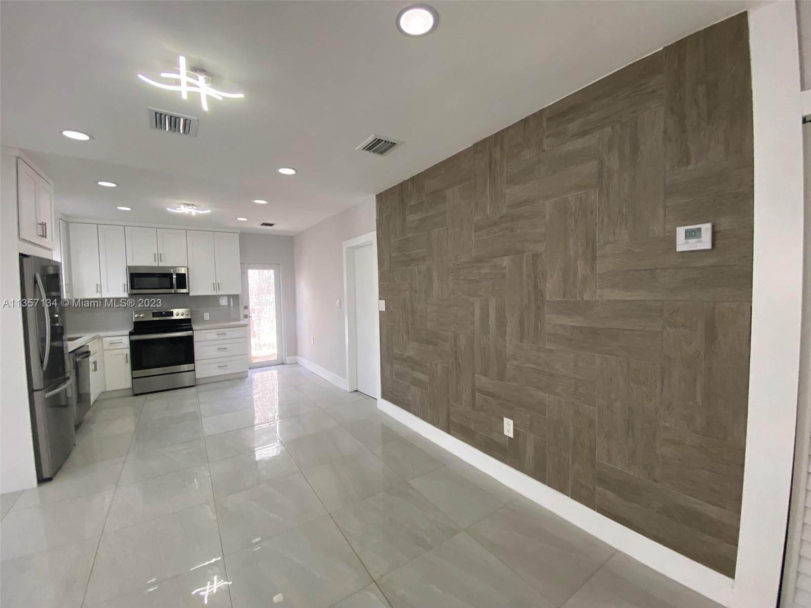 WOODCREST - Residential Lease