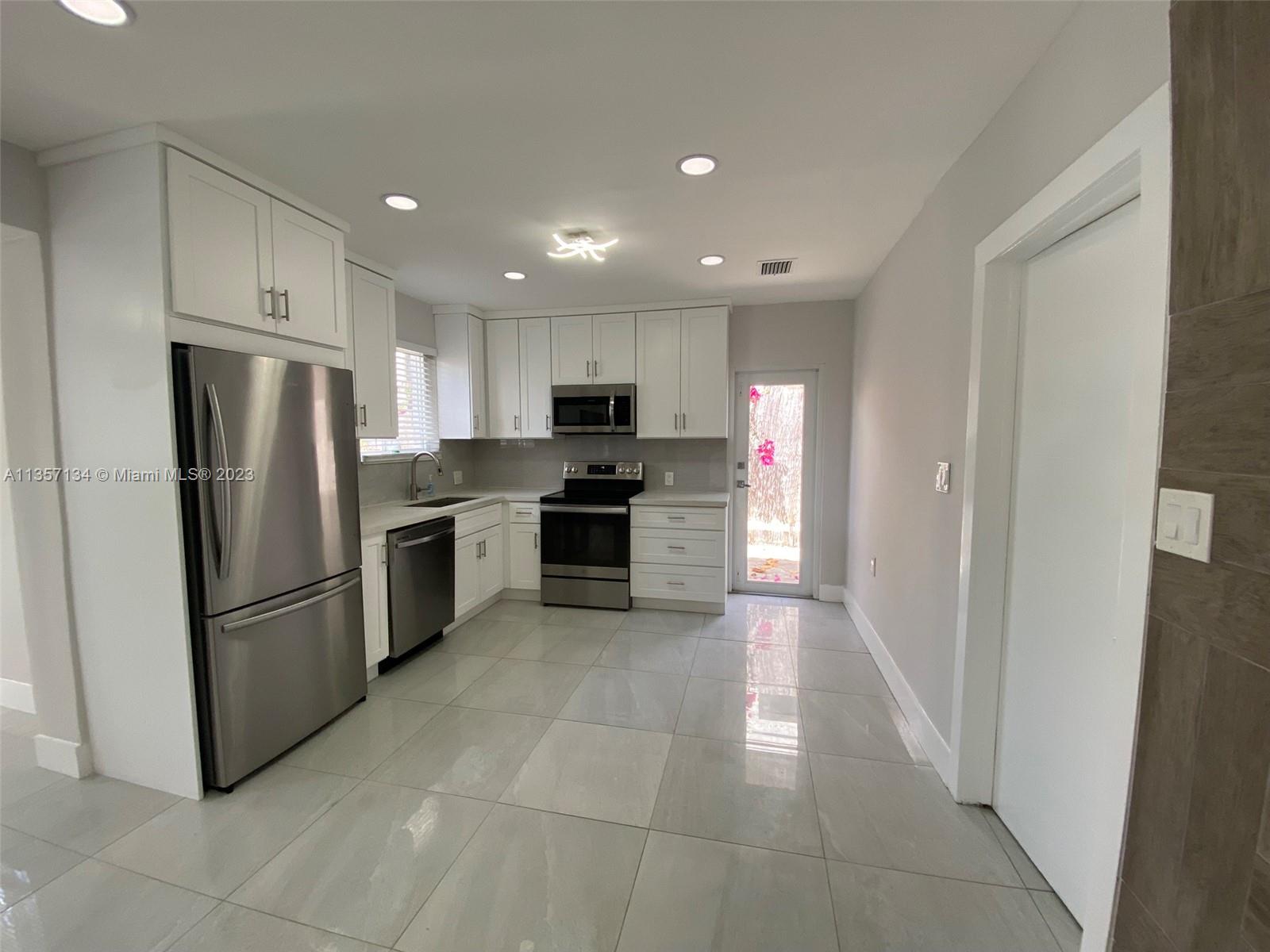 WOODCREST - Residential Lease