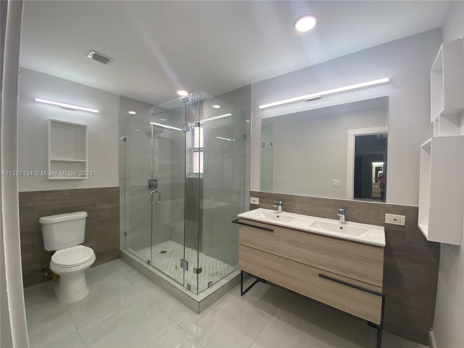 WOODCREST - Residential Lease