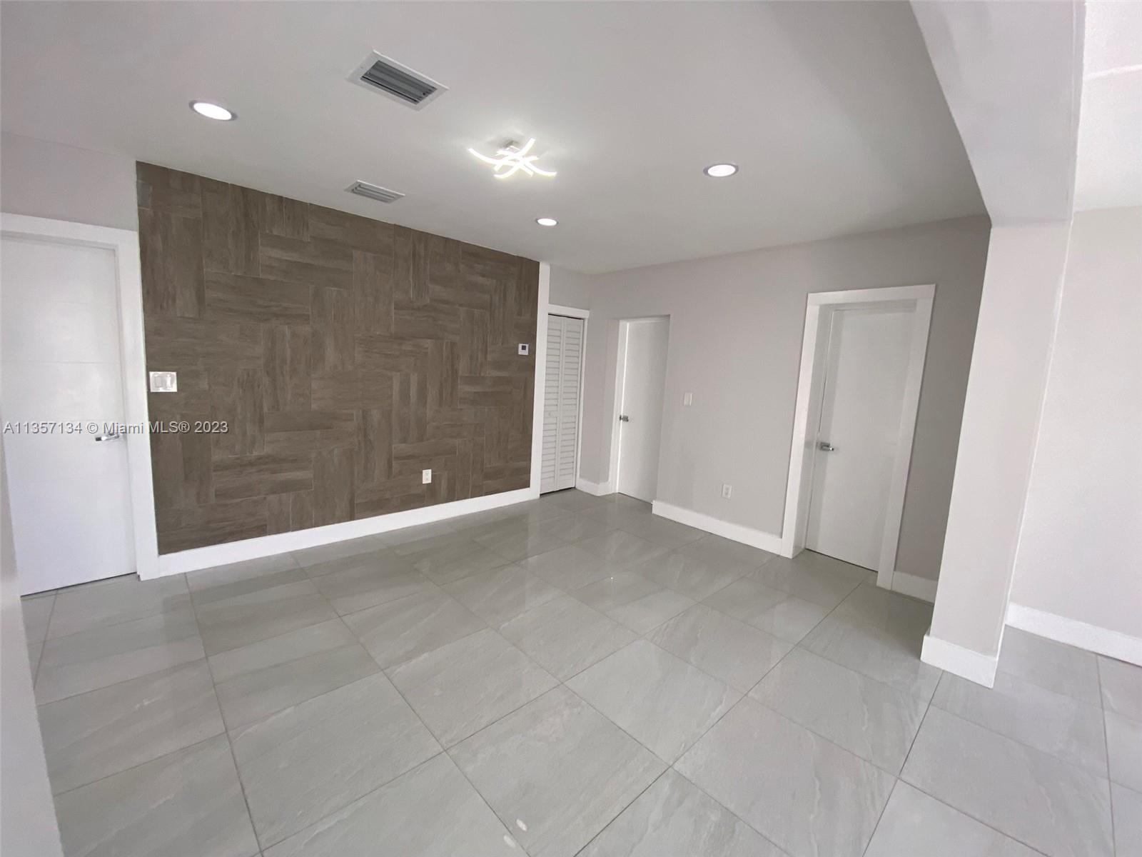 WOODCREST - Residential Lease