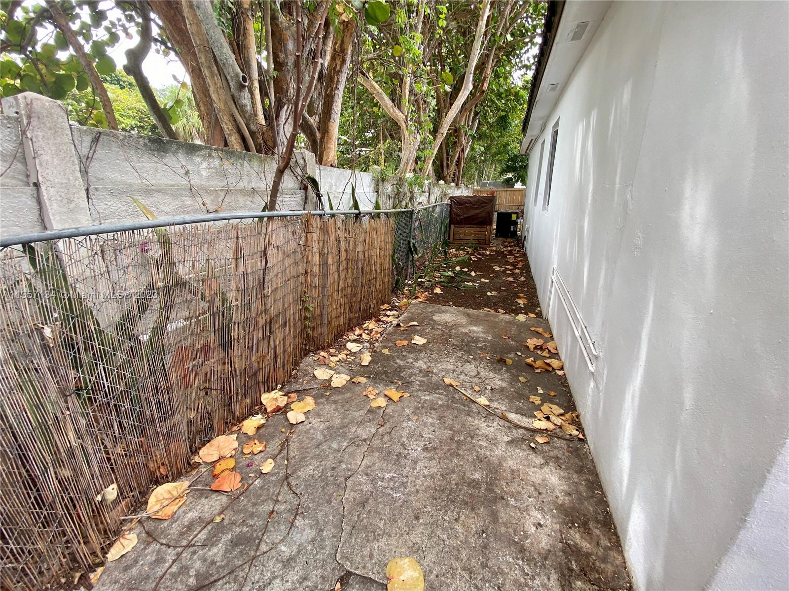WOODCREST - Residential Lease