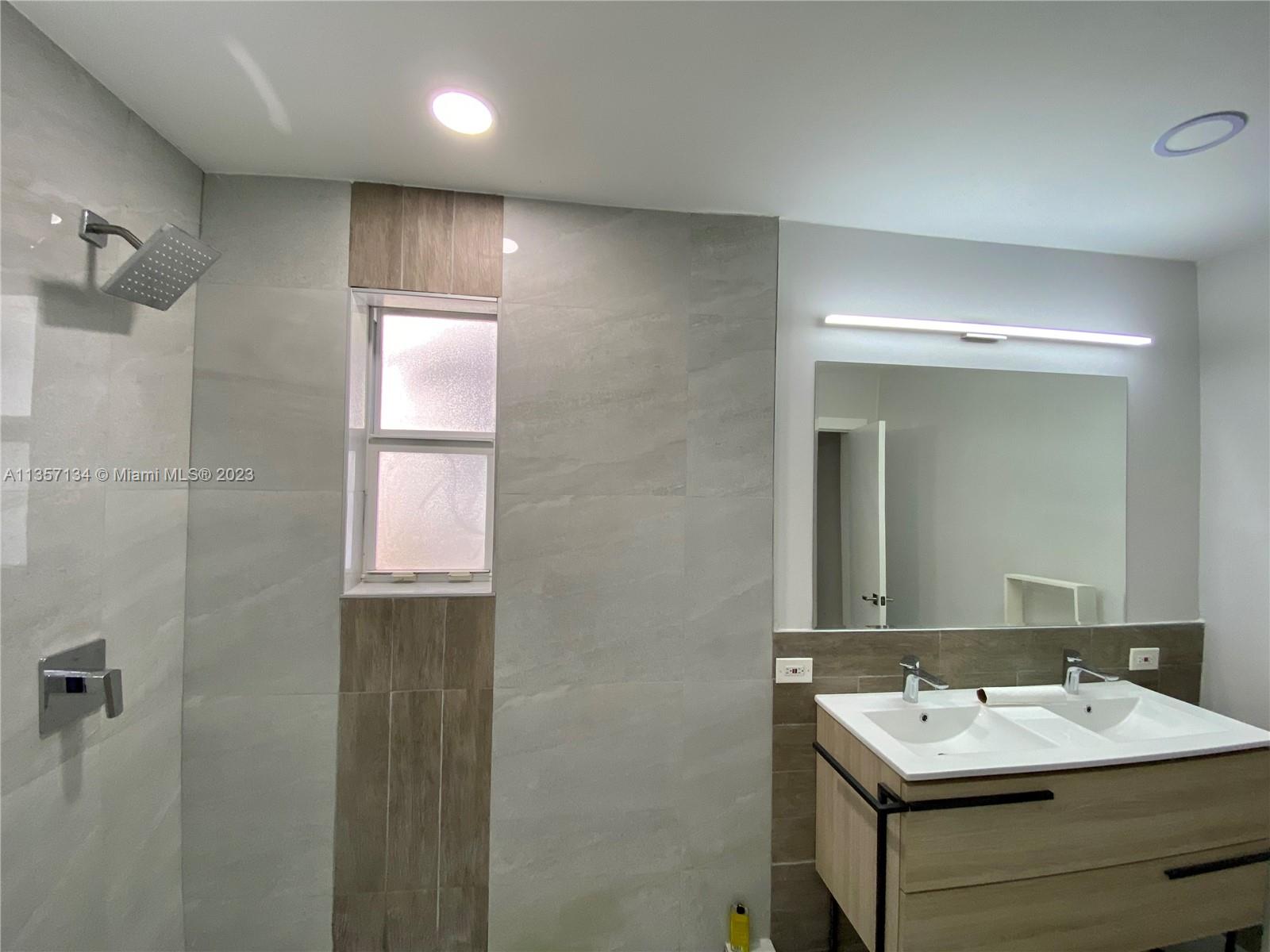 WOODCREST - Residential Lease
