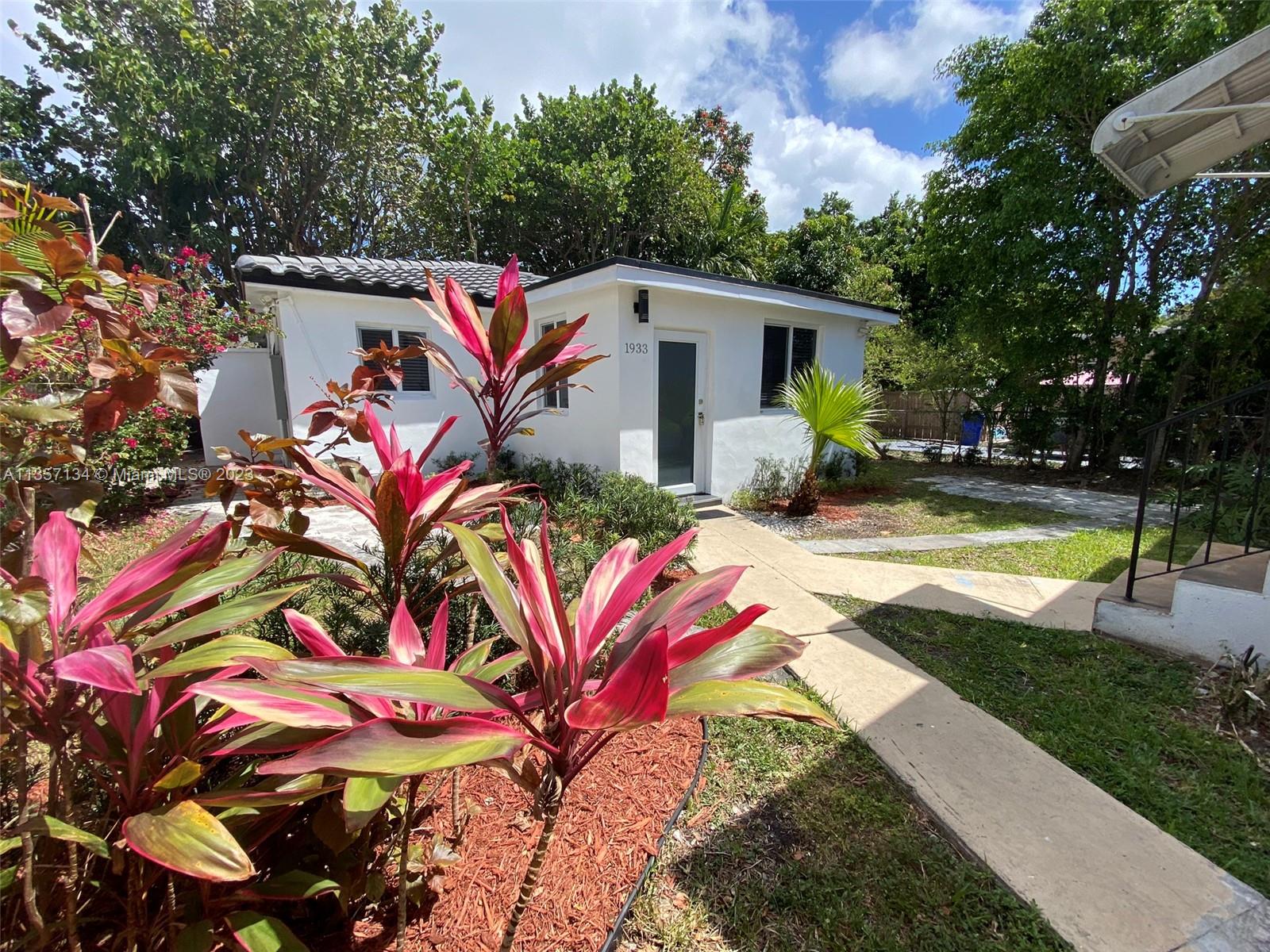 WOODCREST - Residential Lease