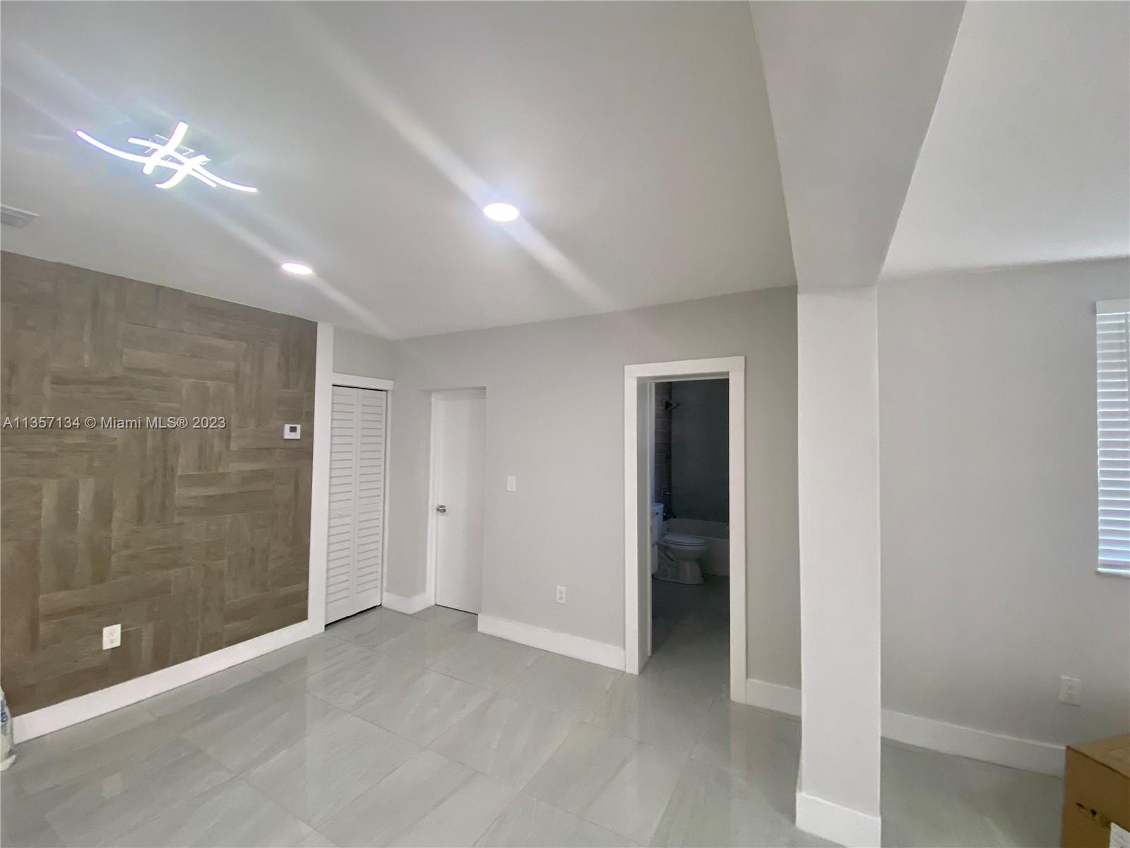 WOODCREST - Residential Lease