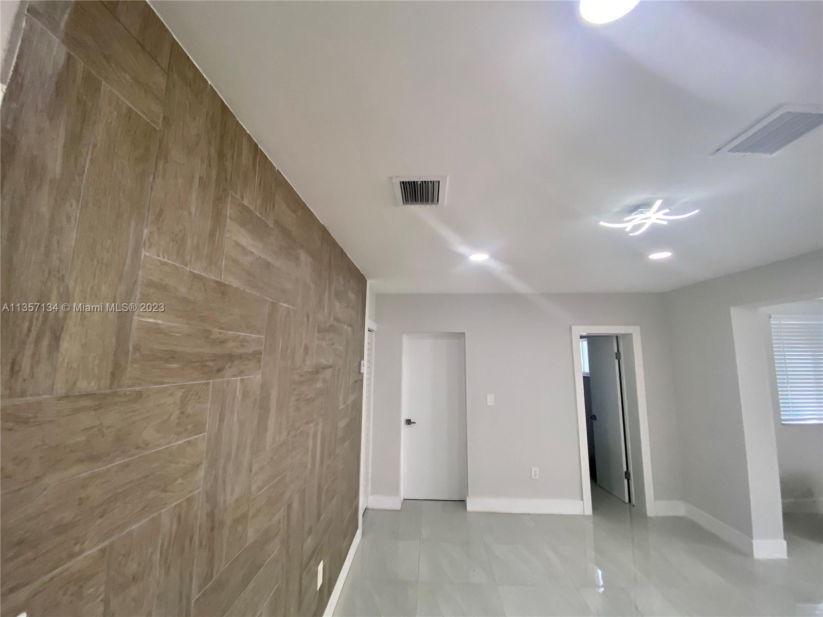WOODCREST - Residential Lease
