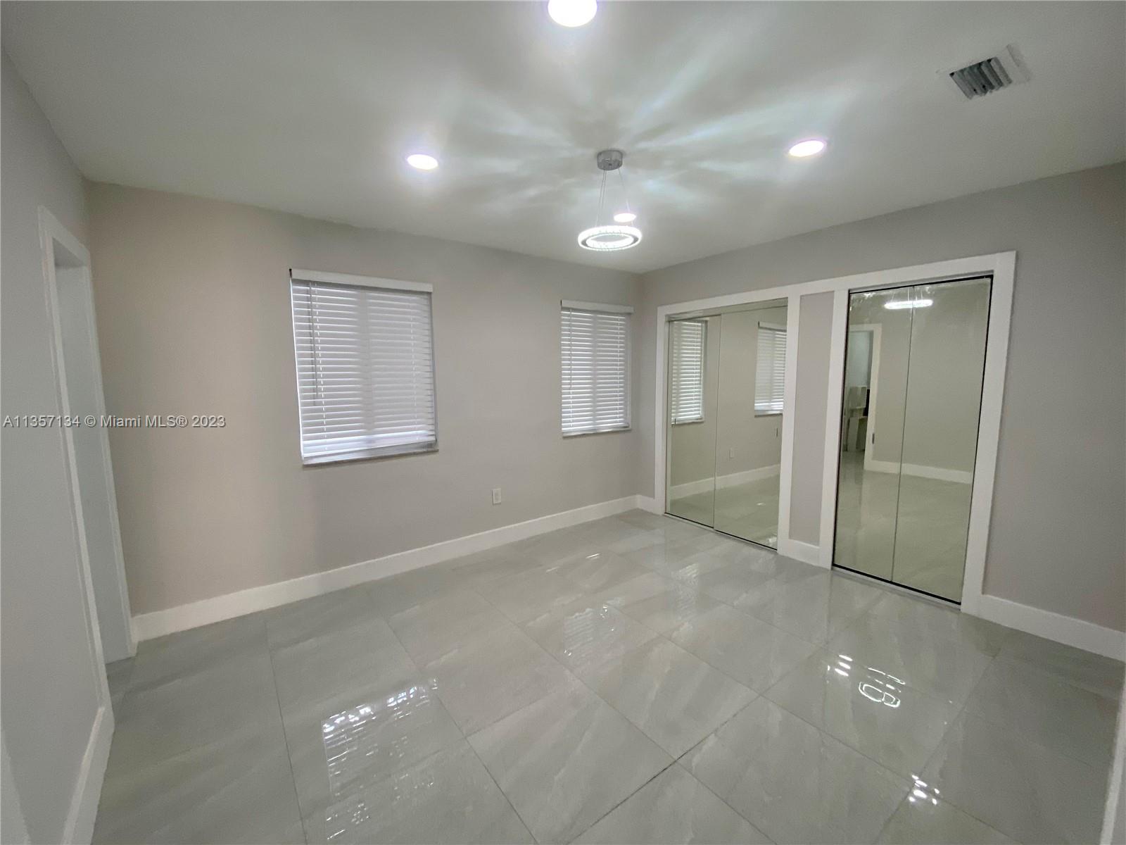 WOODCREST - Residential Lease
