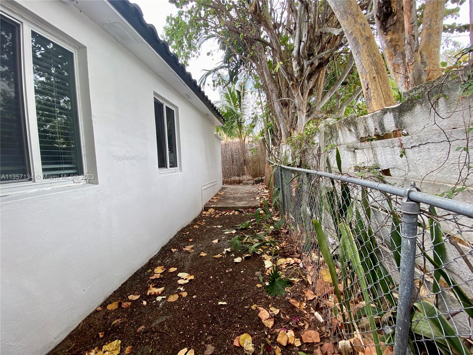 WOODCREST - Residential Lease