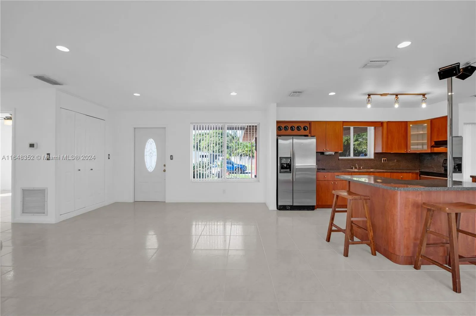 Pembroke Pines, Florida 33023, United States, 2 Bedrooms Bedrooms, ,1 BathroomBathrooms,Residential,Pending,46256