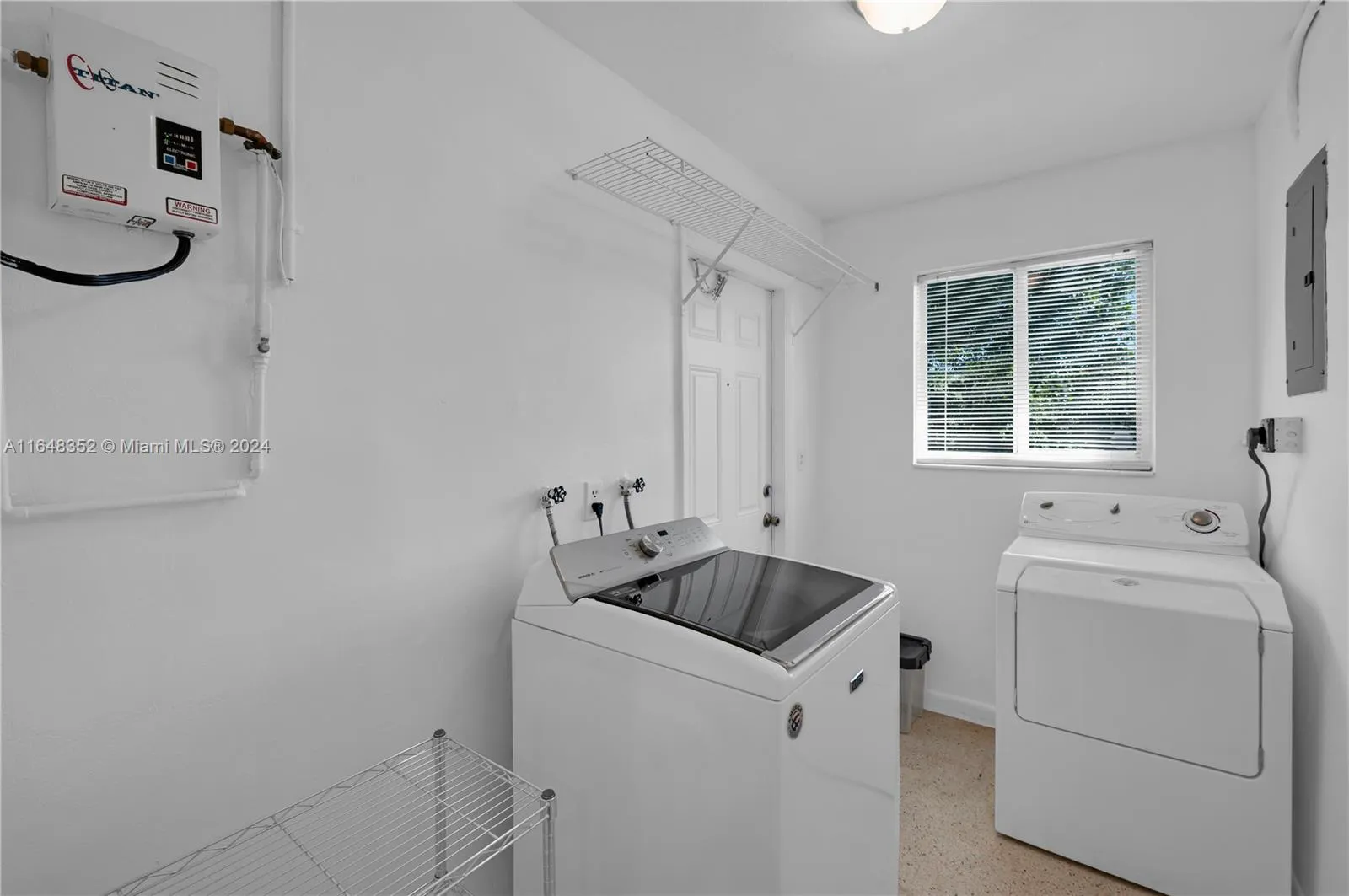 Pembroke Pines, Florida 33023, United States, 2 Bedrooms Bedrooms, ,1 BathroomBathrooms,Residential,Pending,46256