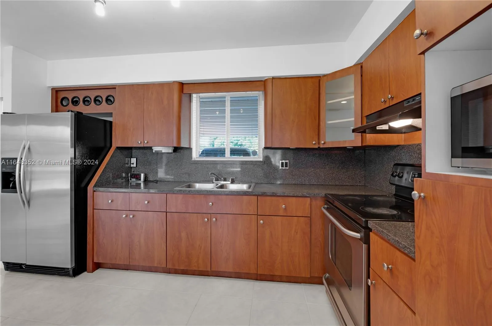 Pembroke Pines, Florida 33023, United States, 2 Bedrooms Bedrooms, ,1 BathroomBathrooms,Residential,Pending,46256