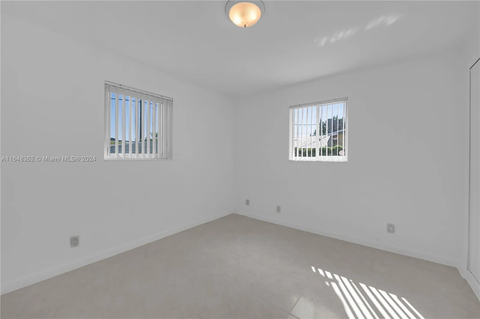 Pembroke Pines, Florida 33023, United States, 2 Bedrooms Bedrooms, ,1 BathroomBathrooms,Residential,Pending,46256