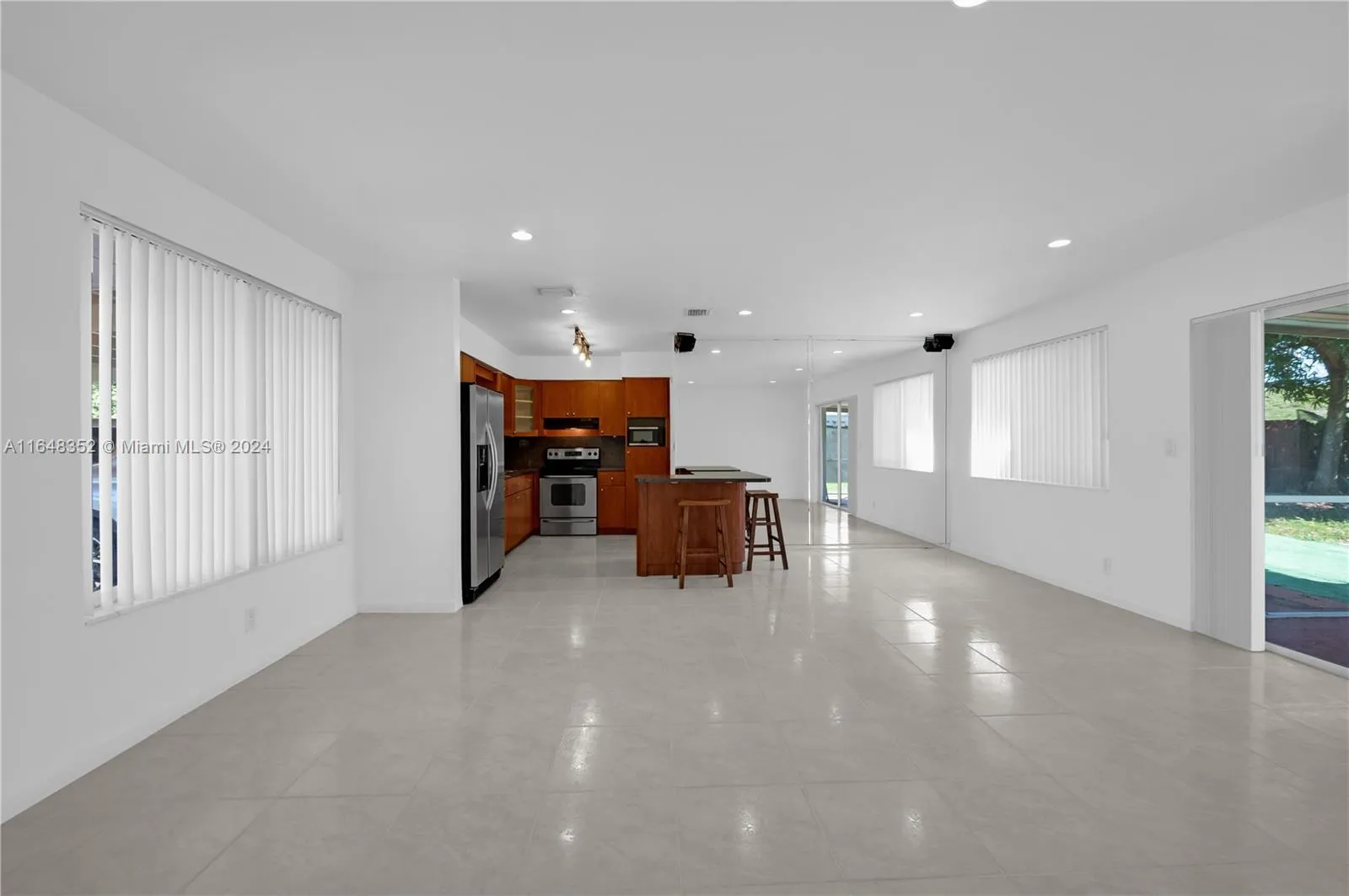 Pembroke Pines, Florida 33023, United States, 2 Bedrooms Bedrooms, ,1 BathroomBathrooms,Residential,Pending,46256