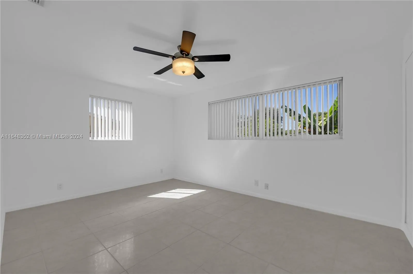 Pembroke Pines, Florida 33023, United States, 2 Bedrooms Bedrooms, ,1 BathroomBathrooms,Residential,Pending,46256