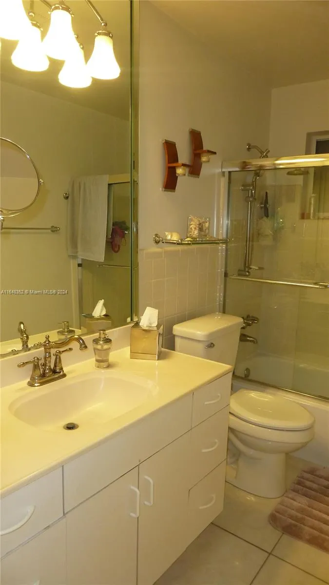 Pembroke Pines, Florida 33023, United States, 2 Bedrooms Bedrooms, ,1 BathroomBathrooms,Residential,Pending,46256