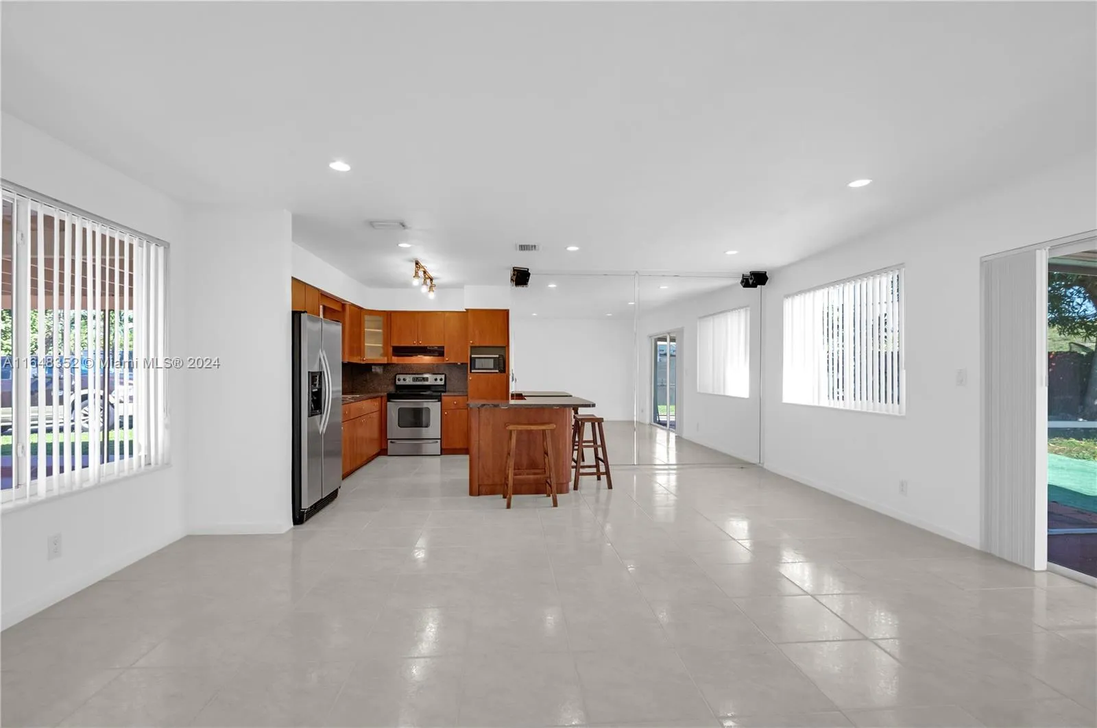 Pembroke Pines, Florida 33023, United States, 2 Bedrooms Bedrooms, ,1 BathroomBathrooms,Residential,Pending,46256