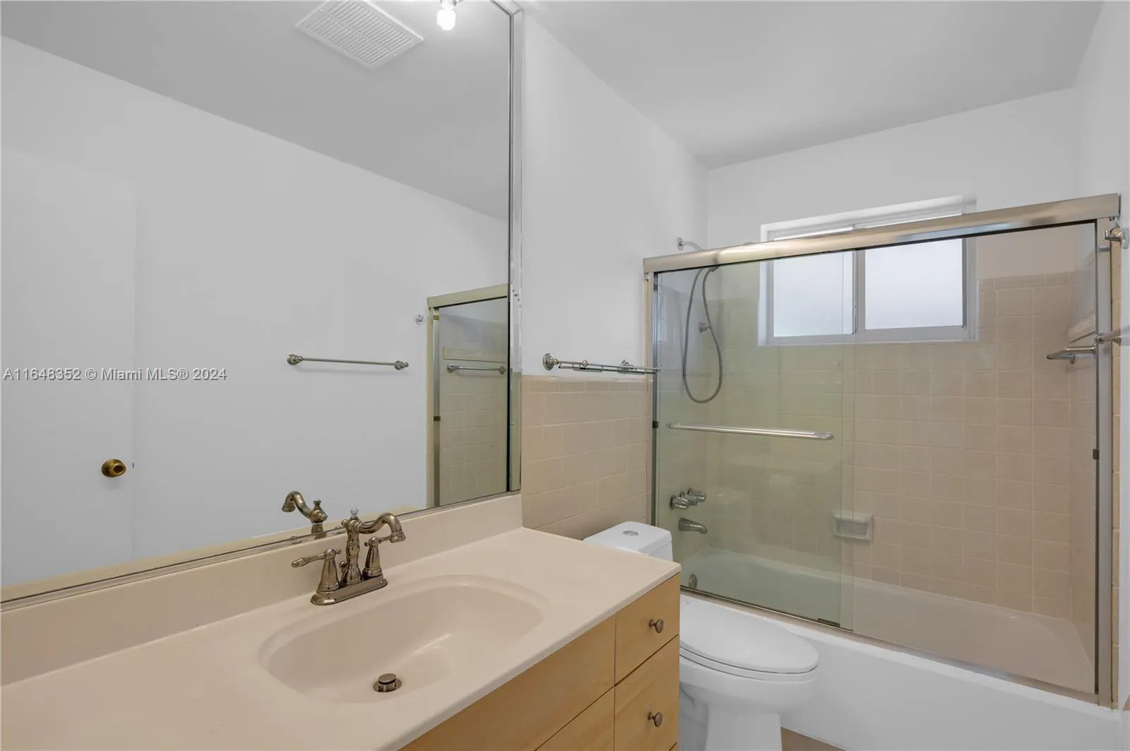 Pembroke Pines, Florida 33023, United States, 2 Bedrooms Bedrooms, ,1 BathroomBathrooms,Residential,Pending,46256