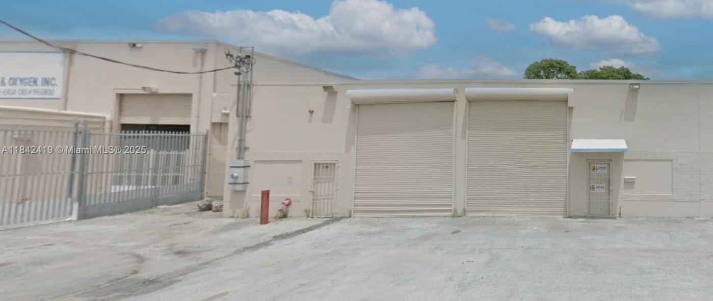 PROPERTY FEATURES
• +/- 6,300 SQ. FT. TOTAL
• +/- 2,200 SQ. FT OFFICE WITH A/C
• +/- 4,100 SQ. FT. WAREHOUSE
• TWO (2) RESTROOMS IN THE REAR
• TWO (2) STREET LEVEL LOADING DOORS 14' HIGH
• 15’ CLEAR CEILING HEIGHT
• FULLY FIRE SPRINKLED
• OFF 27TH AVE AND 75TH STREET
