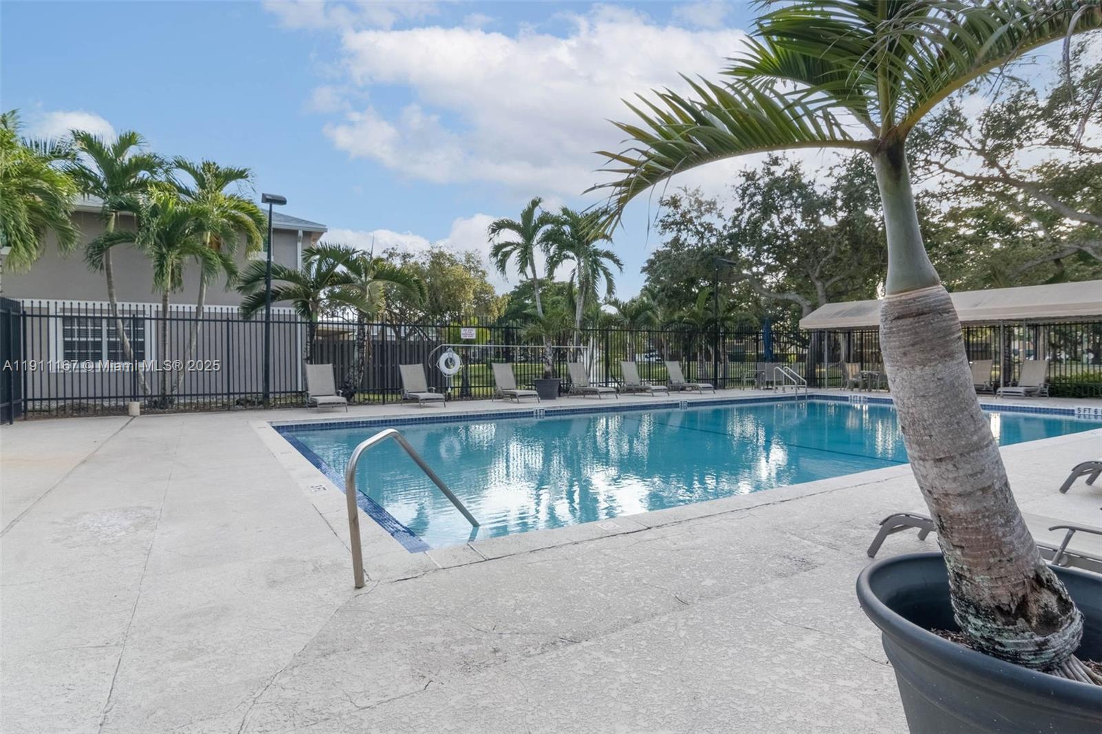 FLAMINGO GARDENS - Residential