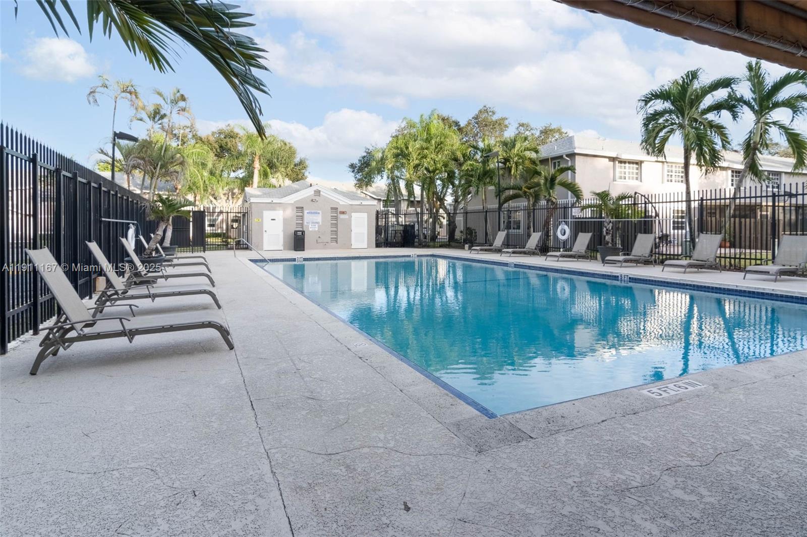 FLAMINGO GARDENS - Residential